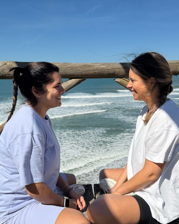 Diana e Rita Madaleno, as duas primas por trás da primas.pt, à conversa à beira-mar.